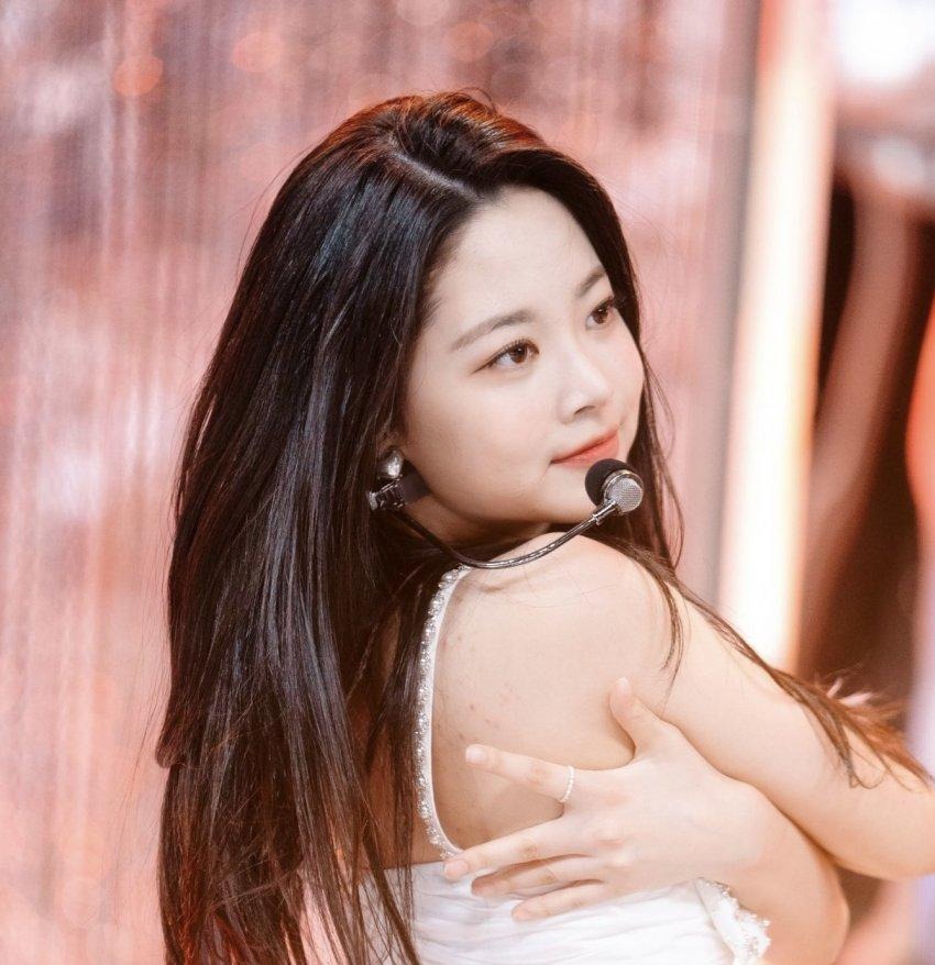 홍은채 등드름